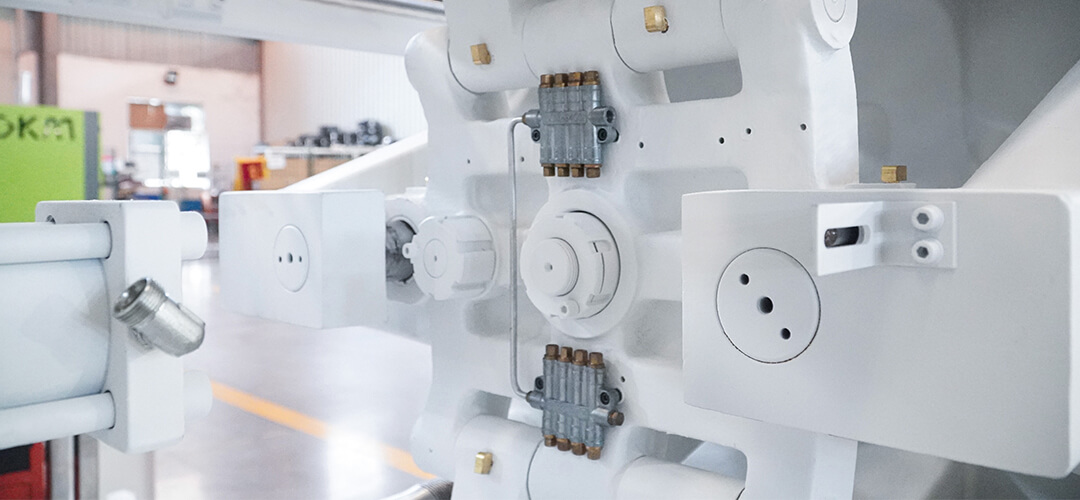 1761200719682626.jpg Details of injection molding machine, such as clamping.jpg